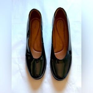 Clark’s Artisan Black Patent Leather Comfort Pump/Heels women’s size 9.5 M. GUC